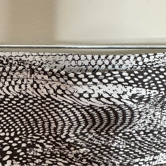 Lululemon In Movement Size 4 Crop Everlux 19" Swerve Vapor Metal Grey Legging - Picture 8 of 9